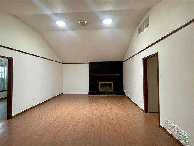 Building Photo - 118 Oakhaven Dr
