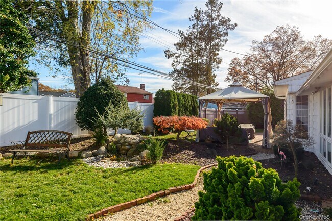 Building Photo - 11 Foster Ln