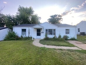 Building Photo - 9869 Dennis Dr