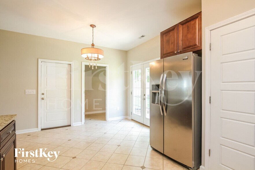 Building Photo - 213 W Hoke St