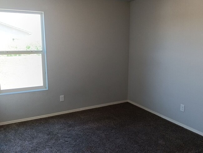 Building Photo - 5 Bedroom, 3 Bathroom Home! Schedule a Showing Today!