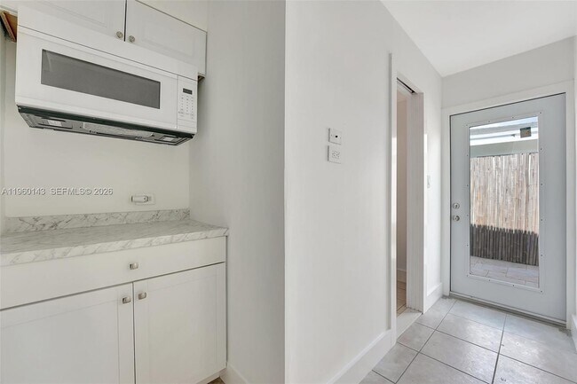 Building Photo - 701 NE 8th St