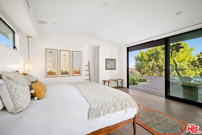 Building Photo - 2652 Byron Pl