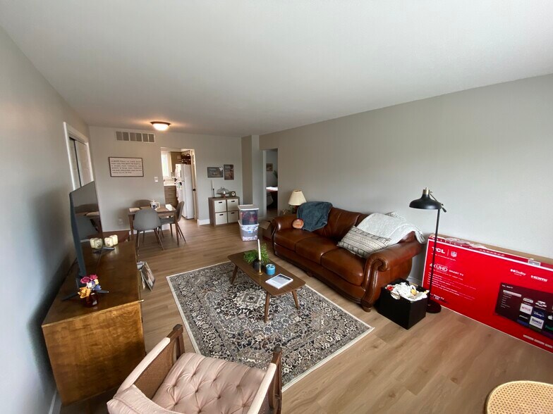 Living Area - 723 W Osage St