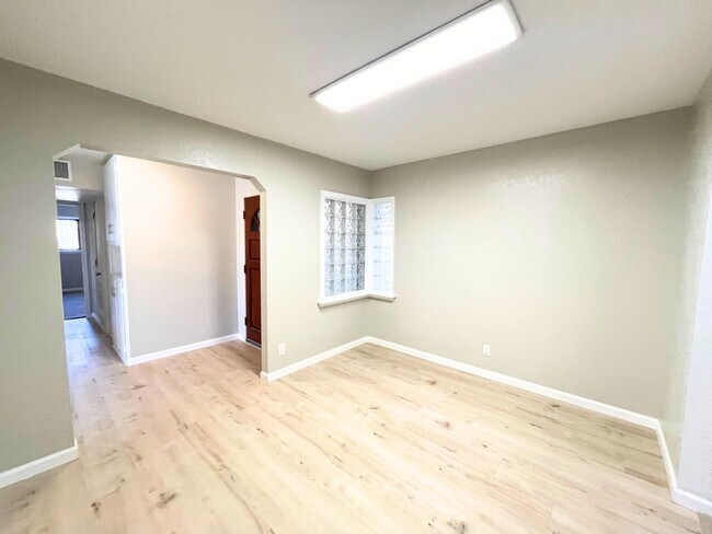Building Photo - Spacious 3 Bedroom 2 Bathroom Home In The NE!