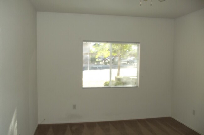 Building Photo - 1050 E Cactus Ave