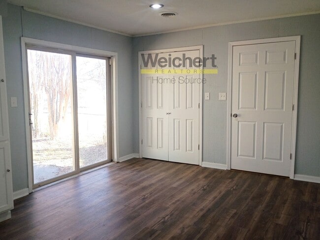 Building Photo - Spacious 4 Bedroom, Fully Updated & Move-In Ready!