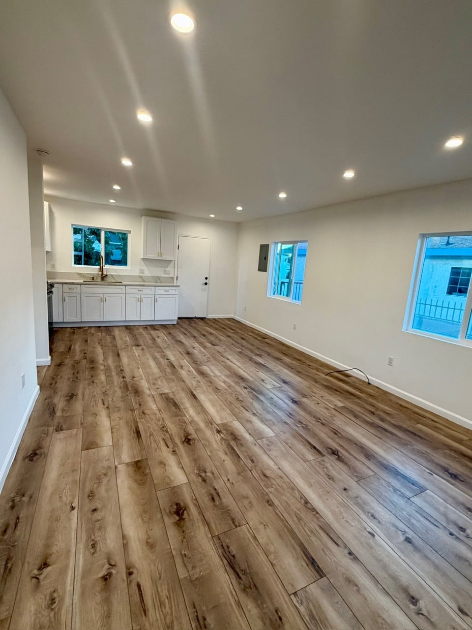 Building Photo - 1144 E Wilson Ave