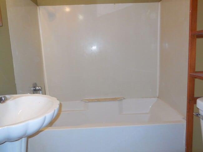 Building Photo - Two Bedroom Home with 3 Baths and W/D Hook...