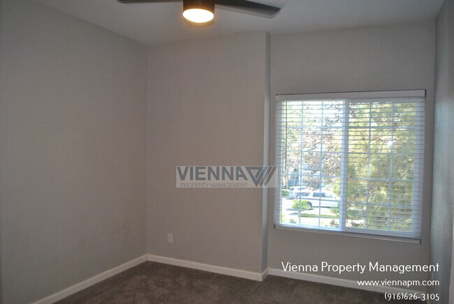 Building Photo - 102 Beachcomber Dr E
