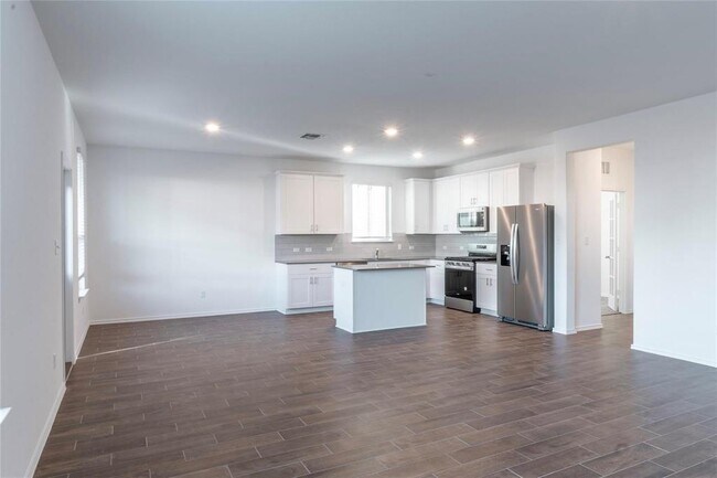 Building Photo - 141 Banyon Dr
