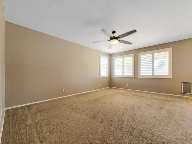 Building Photo - Lots of sq ft for the money in Goodyear!