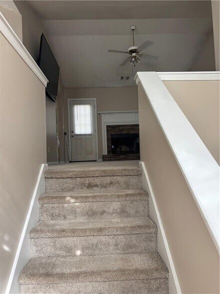 Building Photo - 664 Rosewood Cir