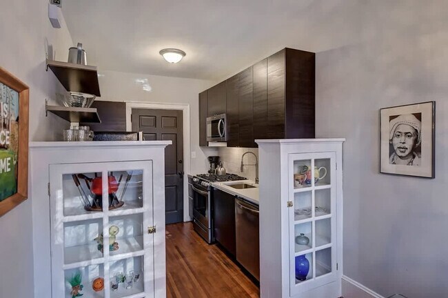 Building Photo - 518 Lamar Ave