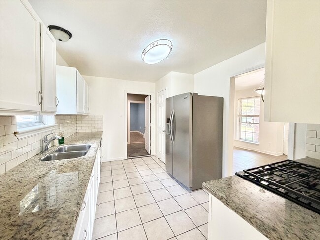 Building Photo - 10410 Sagetrail Dr