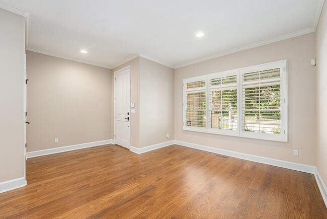 Building Photo - Stunning Home in the Heart of Cherry Creek...