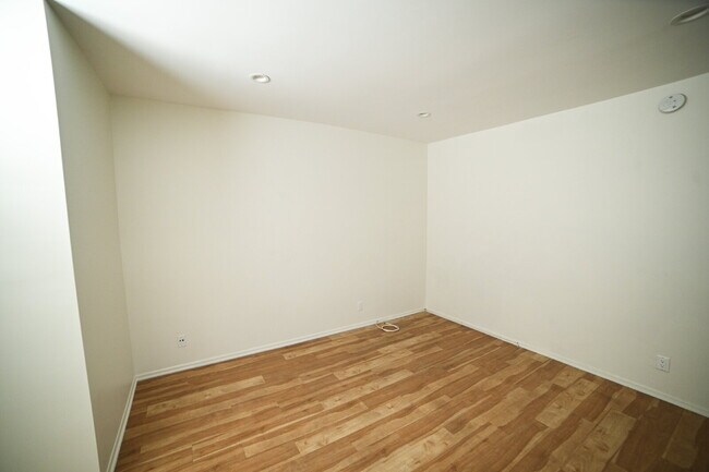 Building Photo - Newly remodeled studio in a gated building with pool and laundry room!