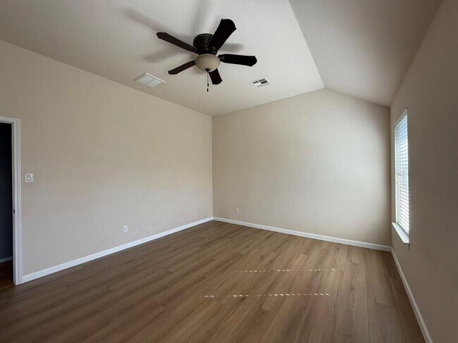 Building Photo - 2701 Pedernales Falls Dr