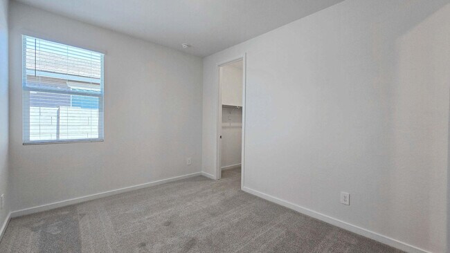 Building Photo - 17863 W Elm St