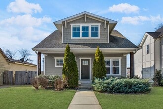 Building Photo - Beautiful North Nashville Home