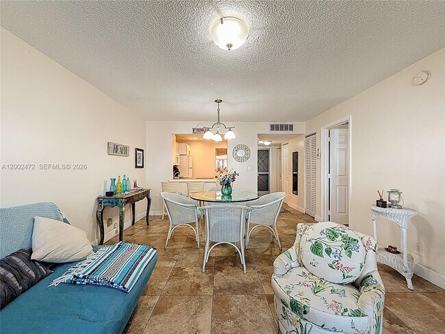 Building Photo - 410 SE 2nd St