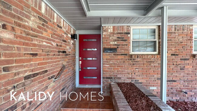 Building Photo - 702 Amity Ln