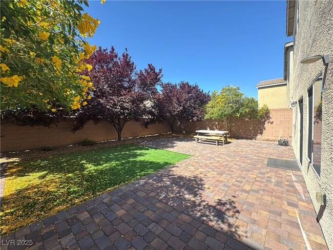 Building Photo - 9241 Forest Meadows Ave