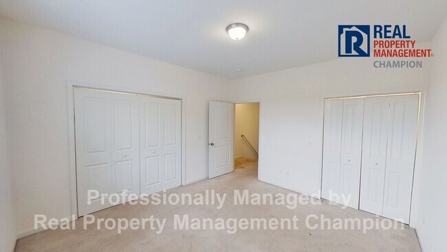 Building Photo - Fabulous Townhome in Heart of Leland