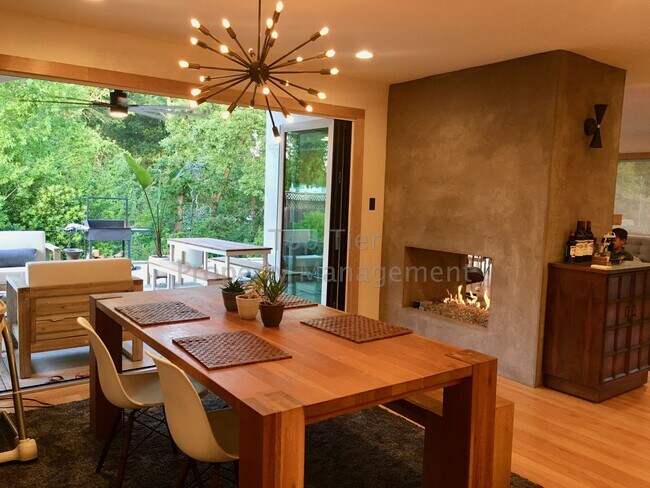 Building Photo - Beautiful, Private, Bright, Remodeled 3 Bd...