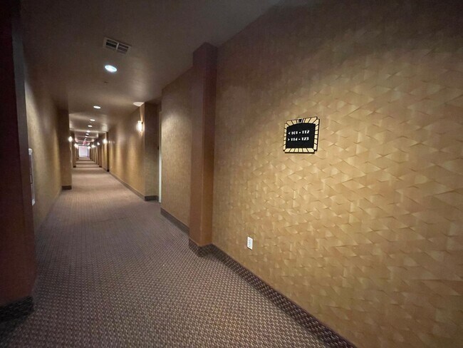 Building Photo - Available NOW!-2 Bedroom Unit in Manhattan Guard Gated Community!