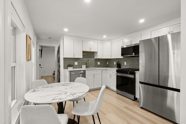 Building Photo - 42 White St