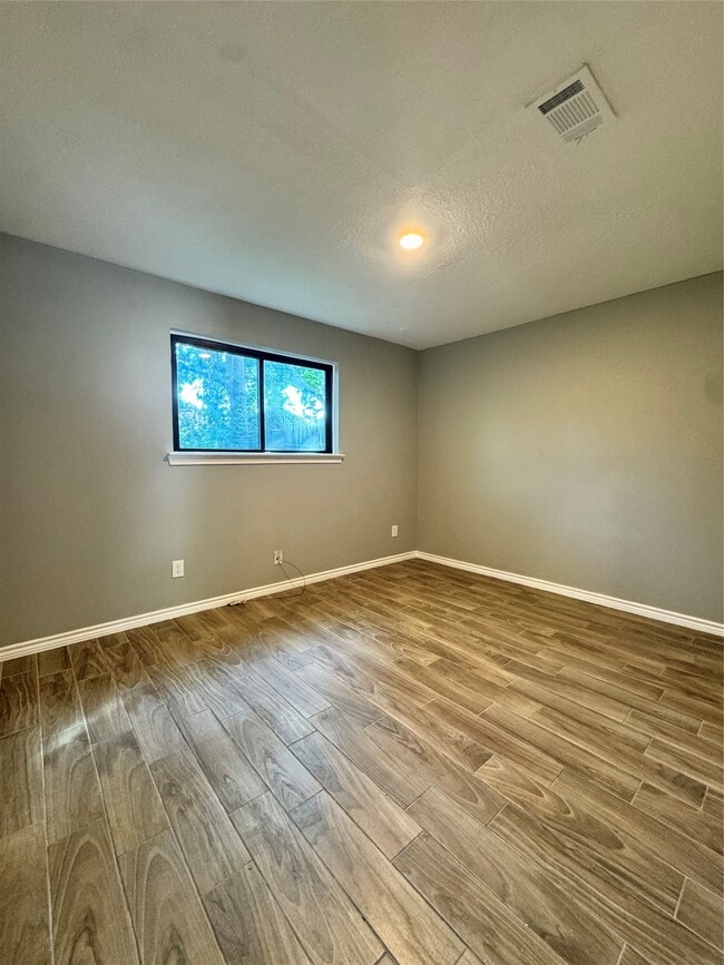 Building Photo - 7886 Locksley Rd