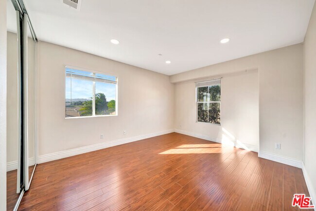 Building Photo - 12440 La Cresta Way