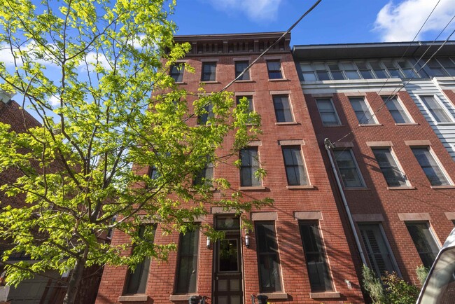 Building Photo - 274 6th St