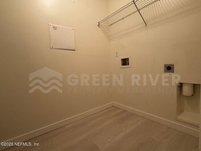 Building Photo - 3176 Tower Oaks Dr