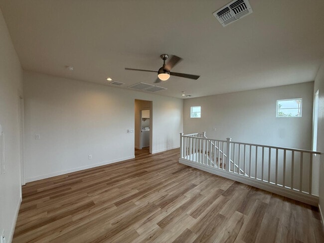 Building Photo - 624 N Vine St