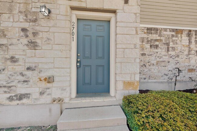 Building Photo - 1620 Bryant Dr