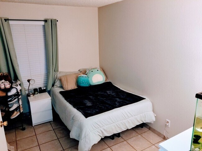 Building Photo - 1 Bed, 1 Bath. Condo! Next to the Heart of NAU Campus!  - Students & Cats OK!! NO Dogs! Avail. Ma...