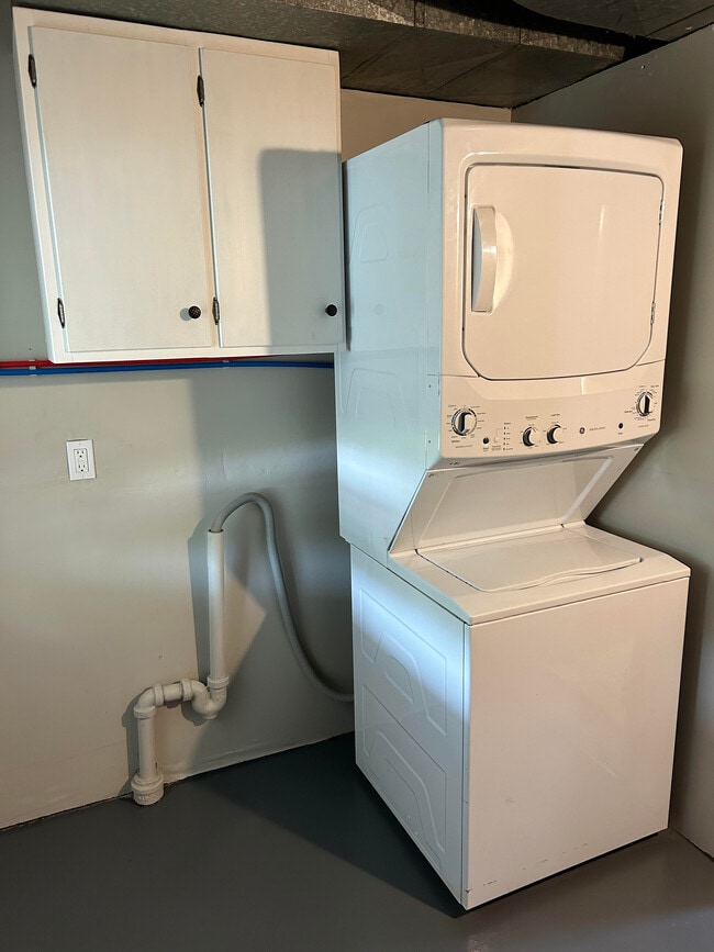 Building Photo - 520 30th Ave N