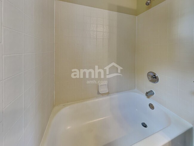 Building Photo - 453 Dakota Run