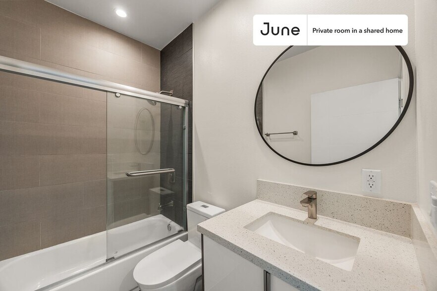 Building Photo - Private bedroom in 4 bed/4 bath Home