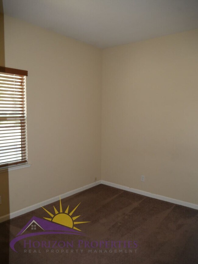 Building Photo - 3 Bed 2 Bath 1,130 sqft Single Family Home...