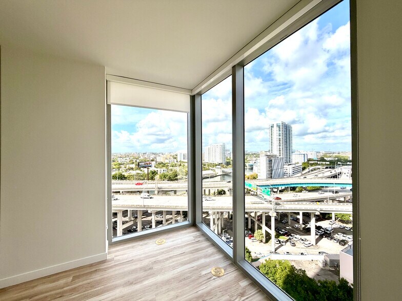 Building Photo - 452 SW 2nd St