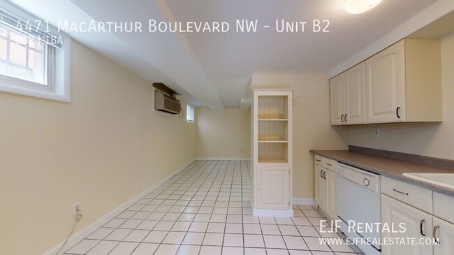 Building Photo - MacArthur Blvd Studio Apartment W/Off Stre...