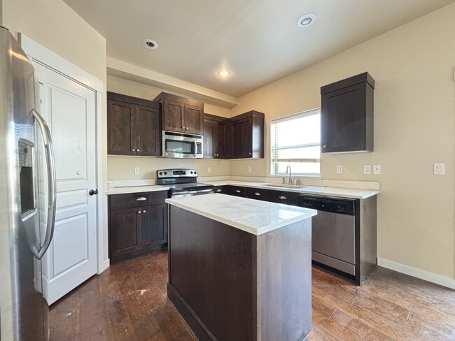 Building Photo - 8861 W Pine Valley Ln
