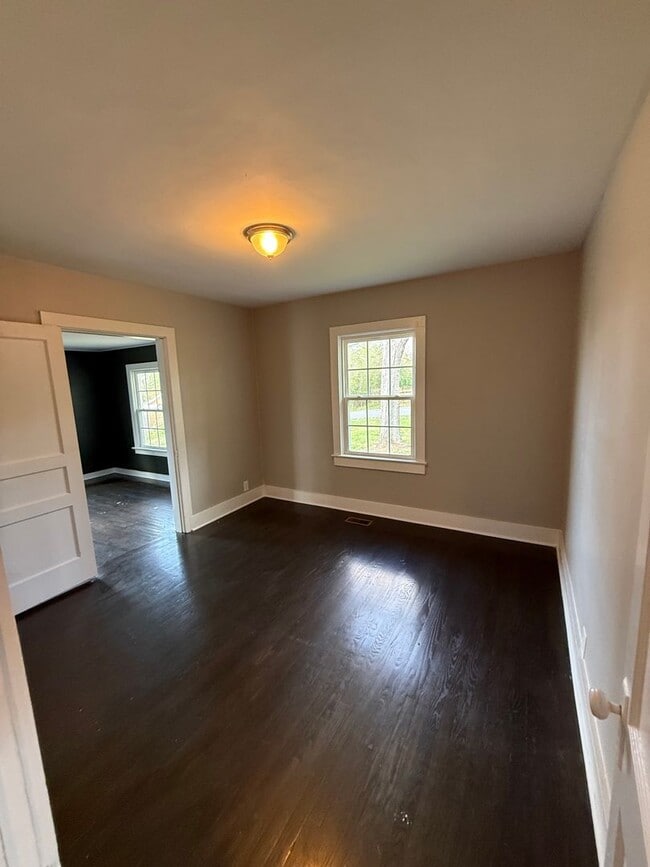 Building Photo - 4 Bed/1 Bath House