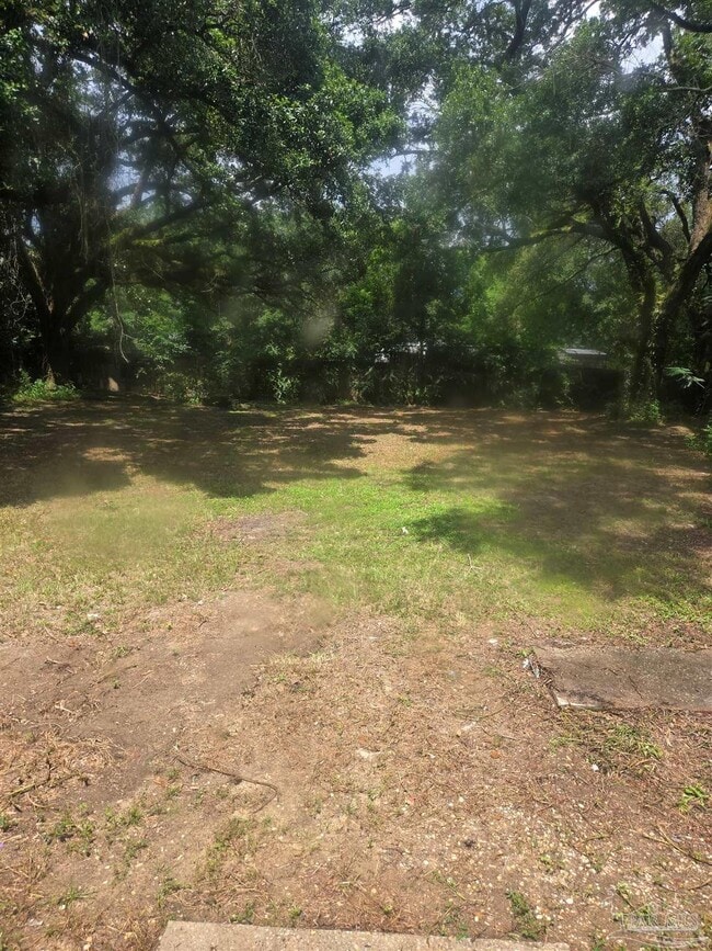 Building Photo - 2410 Ladd Dr