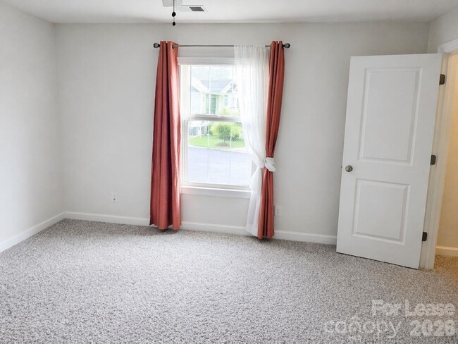 Building Photo - 2019 Red Ash Dr