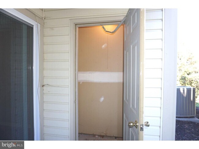 Building Photo - 509 Steeplechase Ct