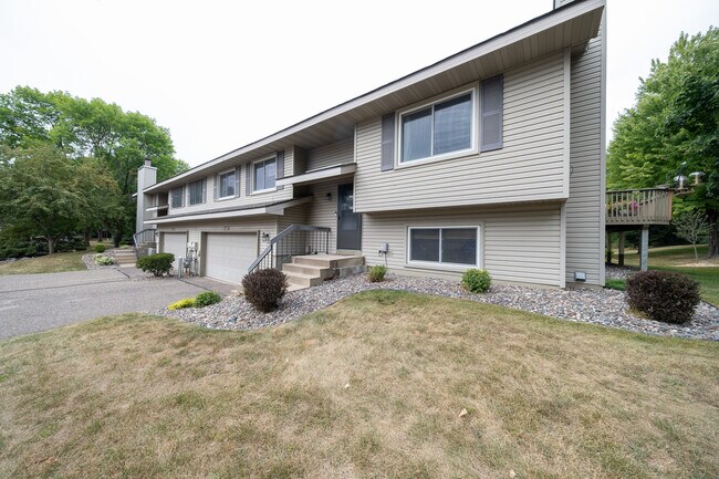 Building Photo - 4222 Goldenrod Ln N